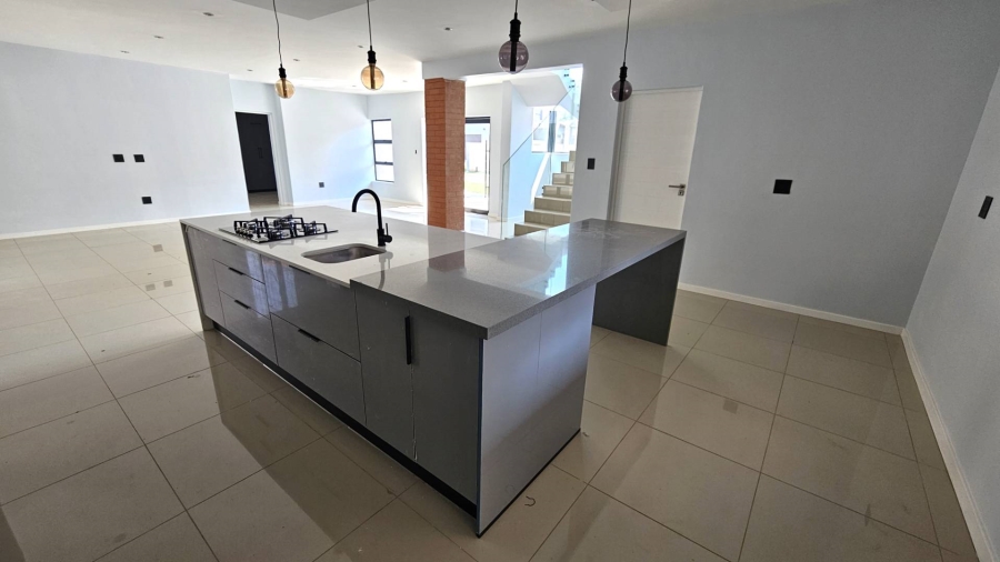 5 Bedroom Property for Sale in Melodie North West